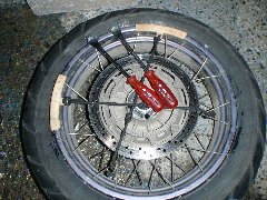 ホイールにビートプロテクターを装着している写真