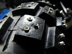TKC80をベースに作りたてのスパイクタイヤの写真